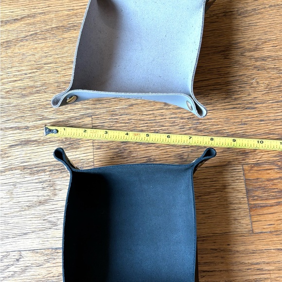 Leather Rivet Valet Catchall Tray - Picture 9 of 12